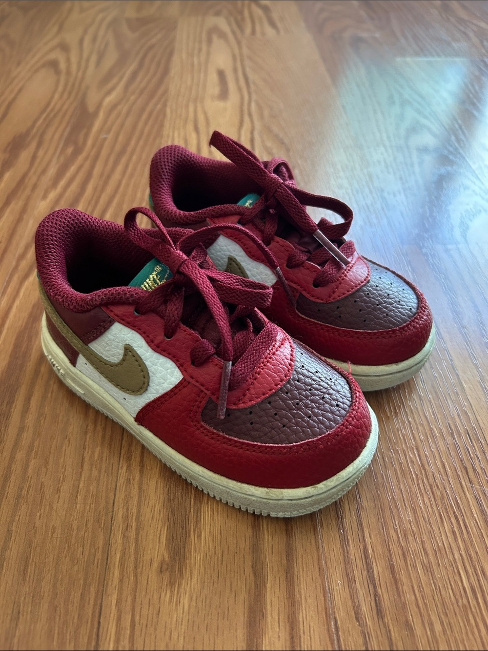 Nike Kids Burgundy and Brown Low-Top Lace Sneakers